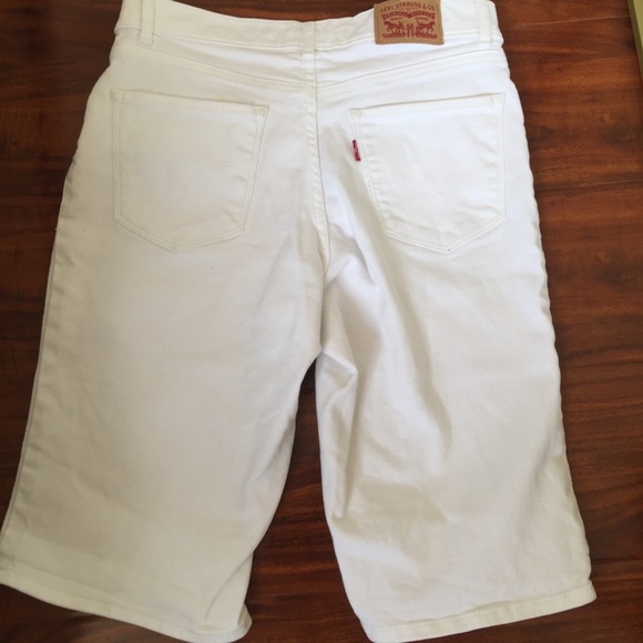 Levis white Jean shorts - Picture 4 of 10